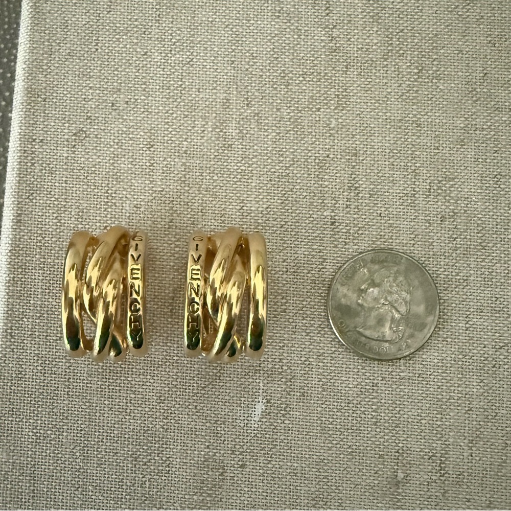 Givenchy clip on gold earrings - Picture 4 of 8
